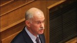 Ο πρόεδρος του ΠΑΣΟΚ Γιώργος Παπανδρέου μιλάει από το βήμα της Ολομέλειας ...