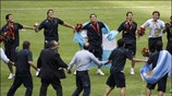 Οι παίκτες της Αργεντινής πανηγυρίζουν σαν... μικρά παιδιά το δεύτερο συνεχόμενο χρυσό ...