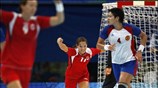 Στιγμιότυπο του τελικού του Ολυμπιακού τουρνουά Χάντμπολ γυναικών μεταξύ Νορβηγίας - Ρωσίας. ...