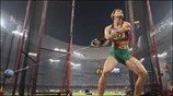 Η Λευκορωσίδα Aksana Miankova στην προσπάθειά της στον τελικό της Σφυροβολίας στους ...