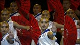 Παράσταση χορευρών Kung Fu σε γκαλά γυμναστικής που πραγματοποιήθηκε στο Πεκίνο κατά ...