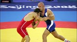 Ηττήθηκε και στο ρεπεσάζ ο Εμζάριος Μπεντινίδης (μπλε) στην κατηγορία των 74 ...