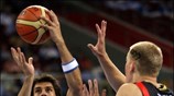 Ο Γιώργος Πρίντεζης στον προκριματικό αγώνα μπάσκετ της Εθνικής εναντίον  της ...