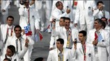 Οι Έλληνες αθλητές μπαίνουν στο Ολυμπιακό Στάδιο του Πεκίνου. ...