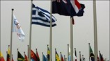 Η ελληνική σημαία ανεμίζει μετά την τελετή έπαρσης, κατά την επίσημη είσοδο ...