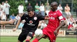 Ο Μίχαλ Ζεβλάκοφ του Ολυμπιακού μάχεται για την μπάλα κατά τη διάρκεια ...