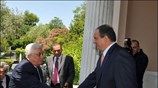 Ο πρωθυπουργός Κώστας Καραμανλής υποδέχεται τον Πρόεδρο της Παλαιστινιακής Αρχής  Μαχμούτ ...