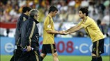 Ο Ισπανός David Villa (Α) τραυματίστηκε στον χθεσινό αγώνα με τη Ρωσία ...