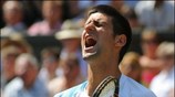 Ο Σέρβος Novak Djokovic αντιδρά μετά από μία χαμένη μπάλα στον αγώνα ...