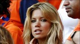 Η Sylvie van der Vaart, σύζυγος του παίκτη της Ολλανδίας Rafael Van ...