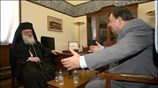 Ο πρόεδρος του ΛΑΟΣ Γιώργος Καρατζαφέρης συναντήθηκε με τον αρχιεπίσκοπο Αθηνών Ιερώνυμο. ...
