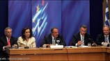 Ο πρωθυπουργός Κώστας Καραμανλής, η ΥΠΕΞ Ντόρα Μπακογιάννη, ο υπουργός Επικρατείας Θοδωρής ...