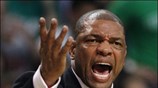 Ο προπονητής των Celtics Doc Rivers διαμαρτύρεται. ...