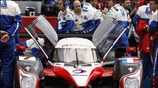 Το Peugeot 908 HDI με το νούμερο 7 στα πιτ. ...