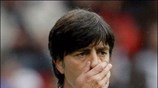 Ο προπονητής της Γερμανίας Joachim Loew αντιδρά κατά τη διάρκεια του αγώνα ...