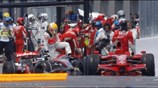 Ο Lewis Hamilton βγαίνει από το μονοθέσιο του μετά τη σύγκρουση που ...