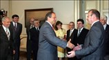 Με το προεδρείο του Αποδήμου Ελληνισμού συναντήθηκε ο πρωθυπουργός Κώστας Καραμανλής και ...