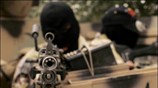 Αντρας των Ιρακινών Ειδικών Δυνάμεων φρουρεί σημείο ελέγχου στη Βαγδάτη. ...