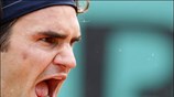 Ο Ελβετός Roger Federer αντιδρά κατά τη διάρκεια του χθεσινού παιγνιδιού κόντρα ...