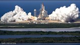 Το αμερικανικό διαστημικό λεωφορείο Discovery εκτοξεύτηκε αργά το Σάββατο (ώρα Ελλάδας) από ...
