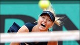Η Maria Sharapova κέρδισε τον αγώνα κόντρα στην Ιταλίδα Karin Knapp με ...