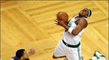 Οι Μπόστον Σέλτικς νίκησαν 106-102 τους Ντιτρόιτ Πίστονς και προηγούνται 3-2 στην ...