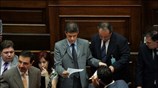 Με την έγκριση τριών αναθεωρητέων άρθρων που αφορούν την κατάργηση του απόλυτου ...