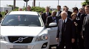 Ο Πρόεδρος της Ελληνικής Δημοκρατίας Κάρολος Παπούλιας ξεναγείται από τον αντ/δρο της ...