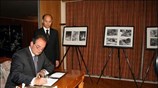 Την πρεσβεία της Λαϊκής Δημοκρατίας της Κίνας επισκέφθηκε το μεσημέρι ο πρωθυπουργός ...