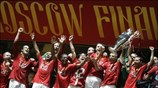 Την κατάκτηση του τροπαίου του Τσάμπιονς Λιγκ πανηγυρίζει η Μάντσεστερ Γιουνάιτεντ. Η ...