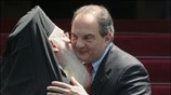 Ο πρωθυπουργός Κώστας Καραμανλής υποδέχεται τον Οικουμενικό Πατριάρχη Βαρθολομαίο στο Μέγαρο Μαξίμου....