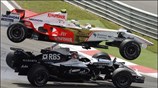 Ο οδηγός της Force India Giancarlo Fisichella (πανω) συγκρούεται με τη Williams ...