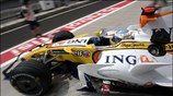 Ο Fernando Alonso βγαίνει στην πίστα για τα ελεύθερα δοκιμαστικά. ...