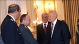 Ο Πρόεδρος της Δημοκρατίας Κάρολος Παπούλιας δέχθηκε την πολιτική και στρατιωτική ηγεσία ...