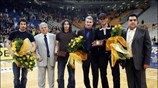 Βράβευση των παικτών της ΑΕΚ Ακης Ζήκου, Μπλάνκο και Ριβάλντο από την ...