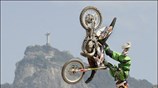 Ο Αυστραλός Robbie Maddison στα προκριματικά του Red Bull X-Fighters World Series ...