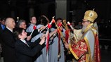 Πλήθος ομογενών παρακολούθησε την ακολουθία της Ανάστασης στον αρχιεπισκοπικό Καθεδρικό Ναό της ...