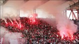 Οι φίλαθλοι του Ολυμπιακού παρακολουθούν τον αγώνα Ολυμπιακός-Ηρακλής για την 30η αγωνιστική ...
