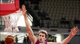 Ο Ρόντερικ Μπλάκνει του Ολυμπιακού μάχεται με τον Τάντας Κλιμαβίτσιους της Λάρισας ...