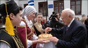 Η ομοσπονδία Ελληνικών κοινοτήτων Ουκρανίας υποδέχεται τον πρόεδρο της Δημοκρατίας Κάρολο Παπούλια ...
