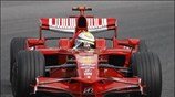 Ο Felipe Massa, με Ferrari, κατά τη διάρκεια δοκιμαστικών στην πίστα της ...
