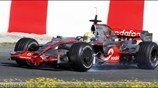 Ο πιλότος της McLaren Lewis Hamilton κατά τη διάρκεια δοκιμαστικών στην πίστα ...