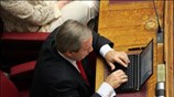 Ο υπουργός Οικονομίας και Οικονομικών Γιώργος Αλογοσκούφης γράφει στο φορητό υπολογιστή του. ...