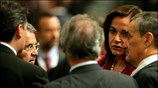 Η υπουργός Εξωτερικών Ντόρα Μπακογιάννη συνομιλεί με εταίρους της στο χώρο που ...