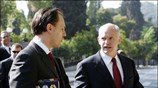 Ο Γιώργος Παπανδρέου κατευθύνεται, μαζί με τον υπεύθυνο για τα Διεθνή ΜΜΕ ...