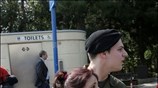 Θιβετιανοί και ακτιβιστές διαμαρτύρονται μπροστά στο Παναθηναϊκό Στάδιο, όπου γινόταν η τελετή ...