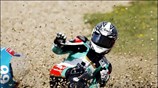 Ο Βρετανός αναβάτης των 125 κυβικών Dani Webb (Aprilia) βρέθηκε εκτός αγώνα ...
