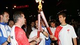 Στη Θεσσαλονίκη έφτασε χθες το βράδυ η Ολυμπιακή Φλόγα. Στη φωτογραφία ο ...