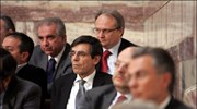 Οι Γιάννης Αγγέλου και Γιάννης Ανδριανός παρακολουθούν την ομιλία του πρωθυπουργού και ...