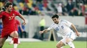 Ο Καραγκούνης μάχεται για την μπάλα κατά την διάρκεια του φιλικού αγώνα ...